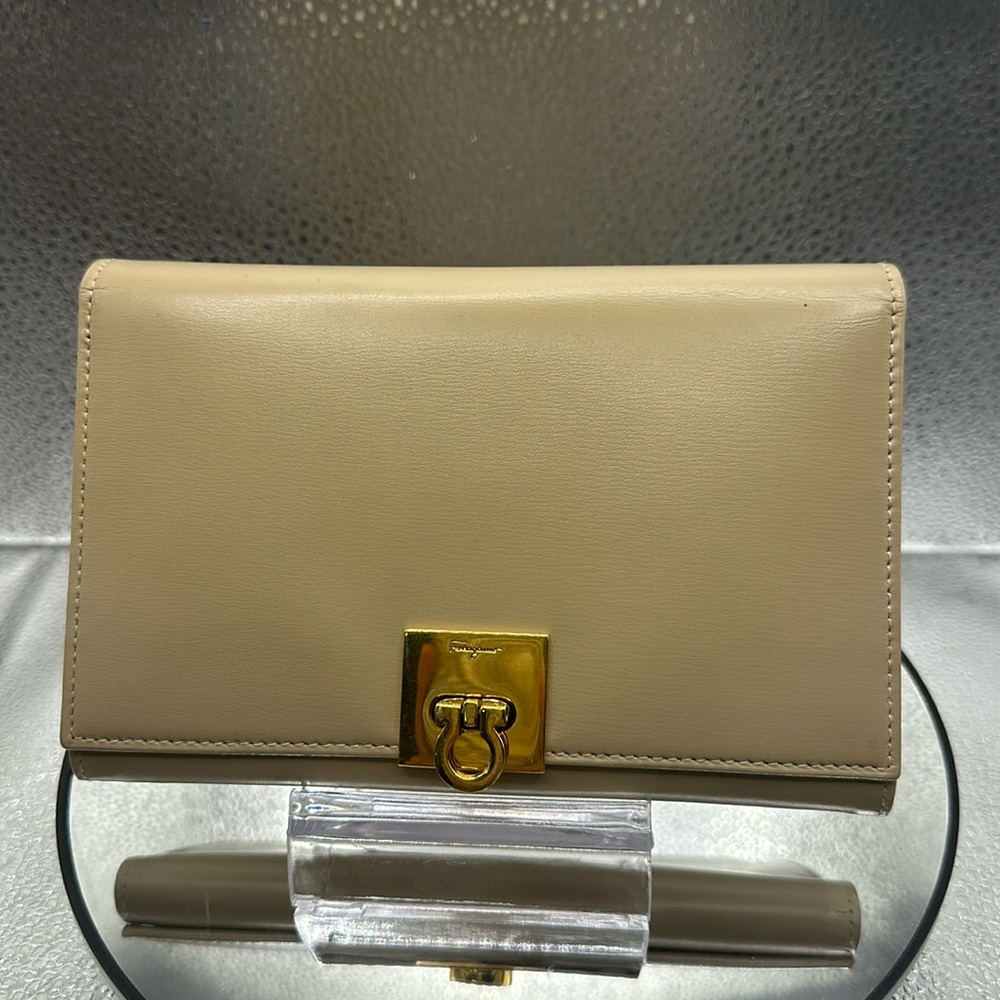 Beautiful like-new-EUC, Salvatore Ferragamo wallet from Florence, Italy